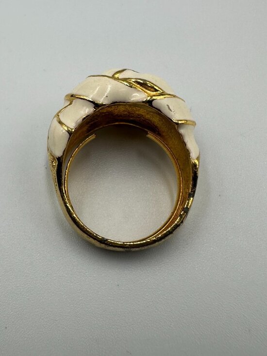 Vintage Kenneth Jay Lane Jewelry Set Gold Tone Cream Ring Clip-On Earrings - Picture 15 of 16